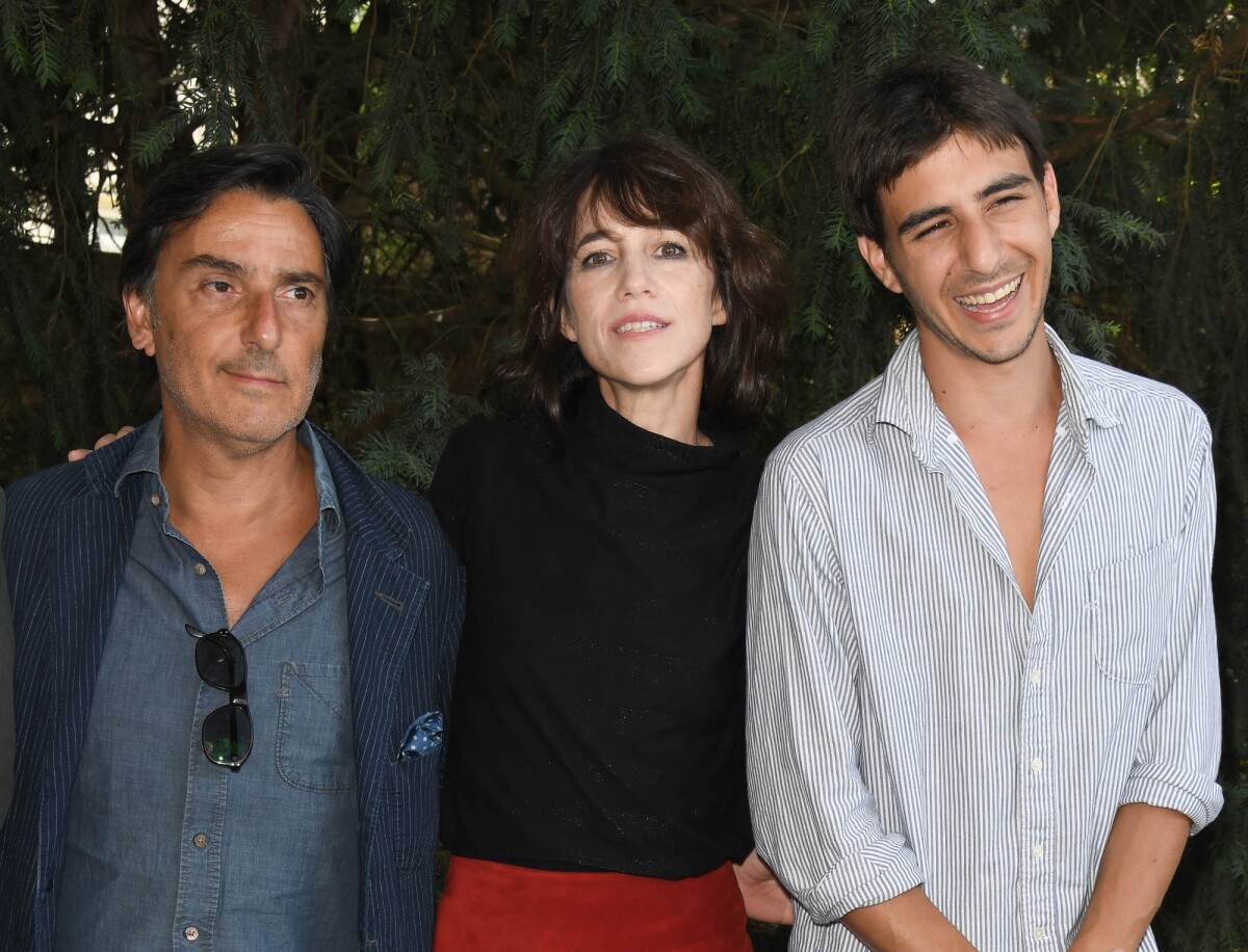 Photo Yvan Attal, sa compagne Charlotte Gainsbourg et leur fils Ben