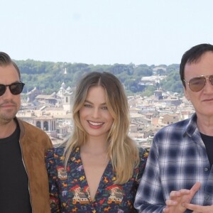 Leonardo DiCaprio, Margot Robbie et Quentin Tarantino - Photocall du film "Once Upon A Time in Hollywood" sur la terrasse de l'Hôtel De La Ville à Rome. Le 3 août 2019