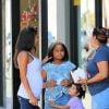 Christina Milian enceinte et sa fille Violet discutent avec des fans venus acheter des beignets dans Beignet Box food truck à Studio City, Los Angeles, le 21 août 2019