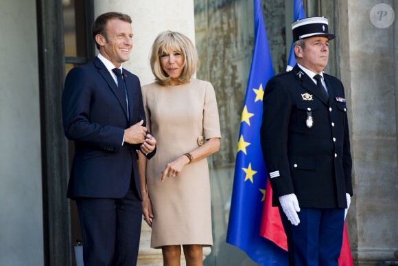 Le président Emmanuel Macron et la première dame Brigitte Macron - Le président de la République française reçoit le premier ministre de la République Hellénique au palais de l'Elysée à Paris le 22 août 2019. © JB Autissier / Panoramic / Bestimage
