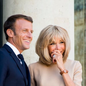 Le président Emmanuel Macron et la première dame Brigitte Macron - Le président de la République française reçoit le premier ministre de la République Hellénique au palais de l'Elysée à Paris le 22 août 2019. © JB Autissier / Panoramic / Bestimage