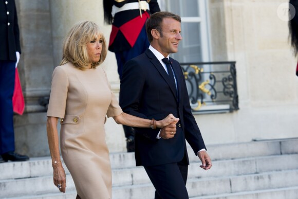 Le président Emmanuel Macron et la première dame Brigitte Macron - Le président de la République française reçoit le premier ministre de la République Hellénique au palais de l'Elysée à Paris le 22 août 2019. © JB Autissier / Panoramic / Bestimage