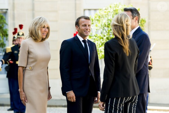 La première dame Brigitte Macron, le président Emmanuel Macron, Kyriakos Mitsotakis, premier ministre de la République Hellénique et sa femme Mareva Grabowski - Le président de la République française reçoit le premier ministre de la République Hellénique au palais de l'Elysée à Paris le 22 août 2019. © JB Autissier / Panoramic / Bestimage