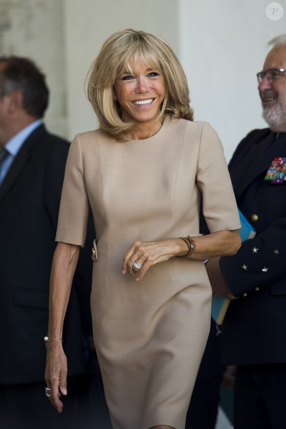 La première dame Brigitte Macron - Le président de la République française reçoit le premier ministre de la République Hellénique au palais de l'Elysée à Paris le 22 août 2019. © JB Autissier / Panoramic / Bestimage