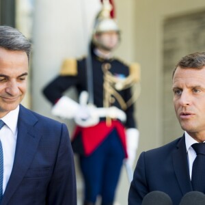 Kyriakos Mitsotakis, premier ministre de la République Hellénique, le président Emmanuel Macron - Le président de la République française reçoit le premier ministre de la République Hellénique au palais de l'Elysée à Paris le 22 août 2019. © JB Autissier / Panoramic / Bestimage