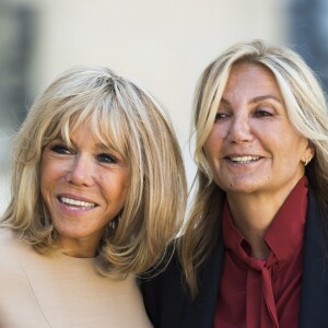 La première dame Brigitte Macron, Mareva Grabowski, la femme de Kyriakos.Mitsotakis, premier ministre de la République Hellénique - Le président de la République et la première dame raccompagnent le premier ministre de la république Hellénique après un entretien à l'Elysée le 22 août 2019. © JB Autissier / Panoramic / Bestimage