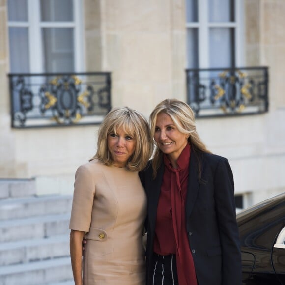 La première dame Brigitte Macron, Mareva Grabowski, la femme de Kyriakos.Mitsotakis, premier ministre de la République Hellénique - Le président de la République et la première dame raccompagnent le premier ministre de la république Hellénique après un entretien à l'Elysée le 22 août 2019. © JB Autissier / Panoramic / Bestimage