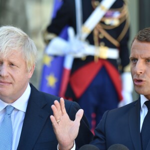 Le président Emmanuel Macron reçoit le premier ministre Boris Johnson au palais de l'Elysée à Paris le 22 août 2019. © Giancarlo Gorassini / Bestimage