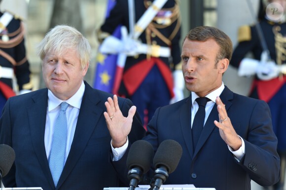 Le président Emmanuel Macron reçoit le premier ministre Boris Johnson au palais de l'Elysée à Paris le 22 août 2019. © Giancarlo Gorassini / Bestimage