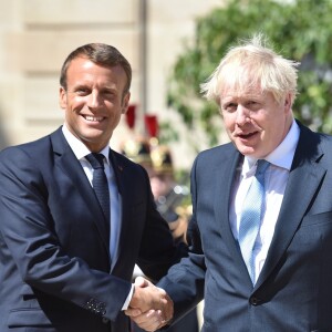 Le président Emmanuel Macron reçoit le premier ministre Boris Johnson au palais de l'Elysée à Paris le 22 août 2019. © Giancarlo Gorassini / Bestimage