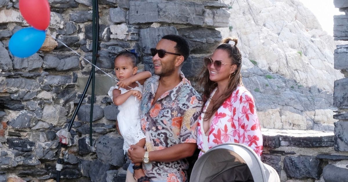 John Legend et Chrissy Teigen en vacances en famille avec leurs enfants