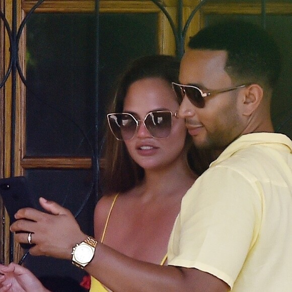 John Legend, sa femme Chrissy Teigen et leurs enfants Luna et Miles passent leurs vacances à Portofino en Italie le 2 juillet 2019.