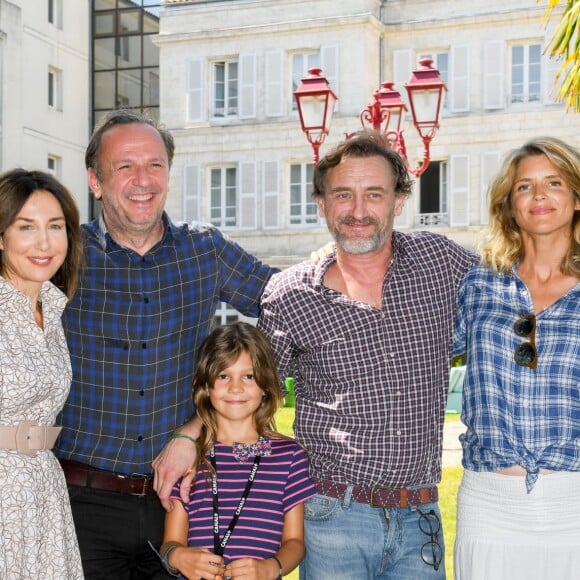 Elsa Zylberstein, Arnaud Viard, Elsa Damour Cazebonne, Jean-Paul Rouve et Alice Taglioni pour le film "Je voudrais que quelqu'un m'attende quelque part" lors de la 12ème édition du festival du Film Francophone d'Angoulême, France, le 24 août 2019. © Coadic Guirec/Bestimage