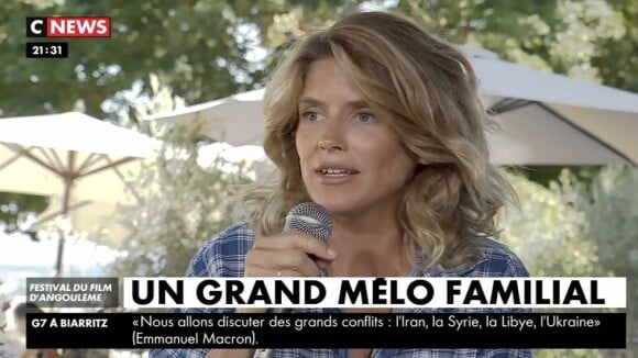 Alice Taglioni avec Jean-Paul Rouve et Arnaud Viard lors d'une interview réalisée pour Cnews le 24 août 2019, lors du Festival du film francophone d'Angoulême.