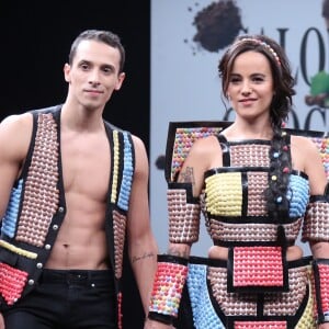 Alizée et son compagnon Grégoire Lyonnet - Défilé du 21ème salon du chocolat à la porte de Versailles à Paris le 27 octobre 2015. © Denis Guignebourg / Bestimage