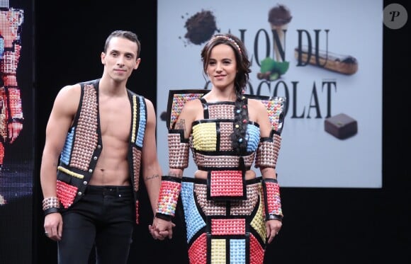 Alizée et son compagnon Grégoire Lyonnet - Défilé du 21ème salon du chocolat à la porte de Versailles à Paris le 27 octobre 2015. © Denis Guignebourg / Bestimage