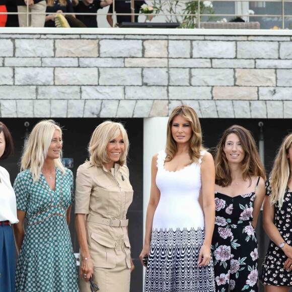 Jenny Morrison, la femme du premier ministre de l'Australie, Cecilia Morel, femme du président du Chili, Malgorzata Tusk, la femme du président du conseil de l'europe, Akie Abe, la femme du premier ministre du Japon, Brigitte Macron, Melania Trump, Adele Malpass, femme du président du groupe de la banque mondiale - La première dame Brigitte Macron et les conjoints des chefs d'état visitent la Côte des Basques à Biarritz en marge du sommet du G7 le 26 août 2019. © Stéphane Lemouton / Bestimage