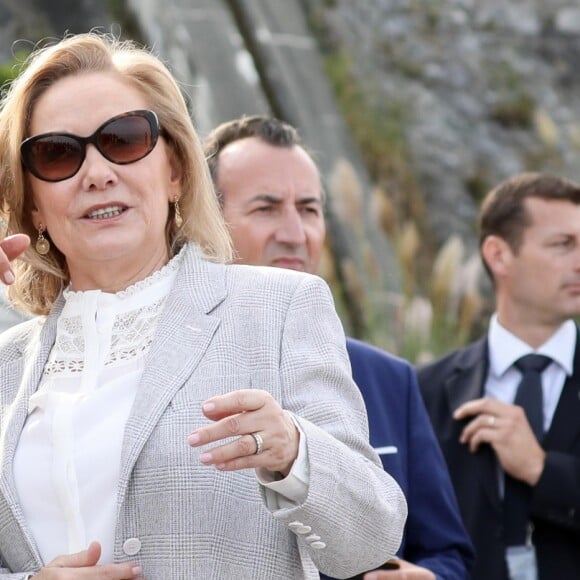 Brigitte Macron, Cecilia Morel, femme du président du Chili - La première dame Brigitte Macron et les conjoints des chefs d'état visitent la Côte des Basques à Biarritz en marge du sommet du G7 le 26 août 2019. © Stéphane Lemouton / Bestimage