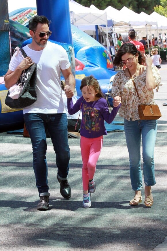 Exclusif - Jenna Dewan se balade avec son compagnon Steve Kazee et sa fille Everly Tatum au Farmer Market à Los Angeles. Le 25 août 2019