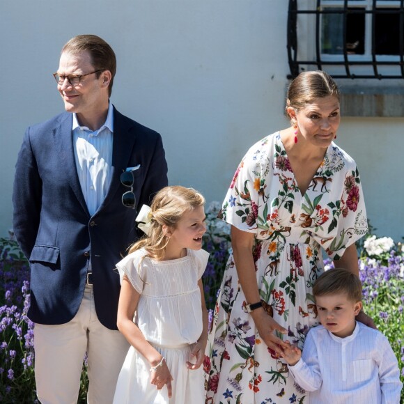 La princesse héritière Victoria et le prince Daniel de Suède avec leurs enfants la princesse Estelle et le prince Oscar le 14 juillet 2019 à la Villa Solliden sur l'île d'Öland, le jour du 42e anniversaire de Victoria.