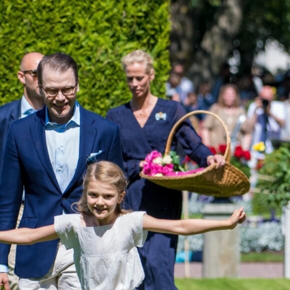 La princesse héritière Victoria et le prince Daniel de Suède avec leurs enfants la princesse Estelle et le prince Oscar le 14 juillet 2019 à la Villa Solliden sur l'île d'Öland, le jour du 42e anniversaire de Victoria.