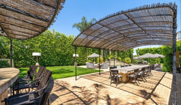 Kaley Cuoco met en vente sa maison située dans le quartier de Tarzana à Los Angeles pour 4,9 millions de dollars.