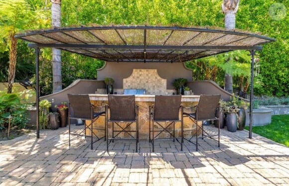 Kaley Cuoco met en vente sa maison située dans le quartier de Tarzana à Los Angeles pour 4,9 millions de dollars.