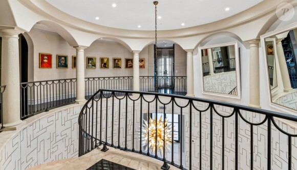 Kaley Cuoco met en vente sa maison située dans le quartier de Tarzana à Los Angeles pour 4,9 millions de dollars.