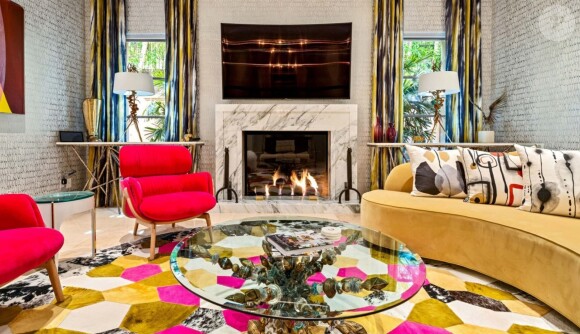 Kaley Cuoco met en vente sa maison située dans le quartier de Tarzana à Los Angeles pour 4,9 millions de dollars.