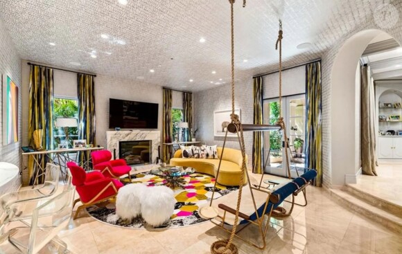 Kaley Cuoco met en vente sa maison située dans le quartier de Tarzana à Los Angeles pour 4,9 millions de dollars.