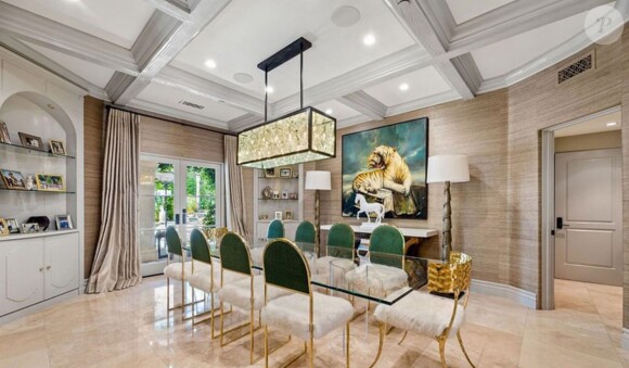 Kaley Cuoco met en vente sa maison située dans le quartier de Tarzana à Los Angeles pour 4,9 millions de dollars.