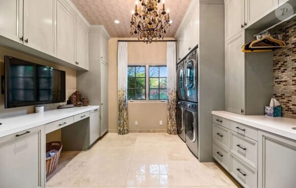 Kaley Cuoco met en vente sa maison située dans le quartier de Tarzana à Los Angeles pour 4,9 millions de dollars.