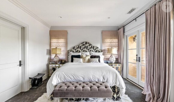 Kaley Cuoco met en vente sa maison située dans le quartier de Tarzana à Los Angeles pour 4,9 millions de dollars.