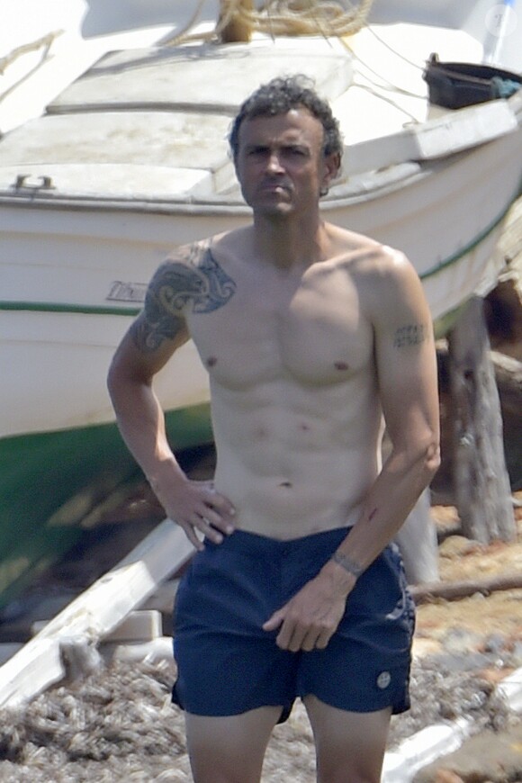 Exclusif - L'ancien entraineur du FC Barcelone, Luis Enrique et sa femme Elena Cullell en vacances à Ibiza, Espagne, le 6 juin 2017.