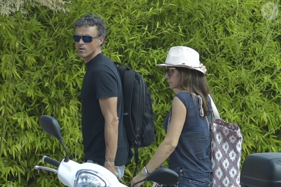 L'ancien entraineur du FC Barcelone, Luis Enrique et sa femme Elena Cullell en vacances à Ibiza, Espagne, le 5 juin 2017