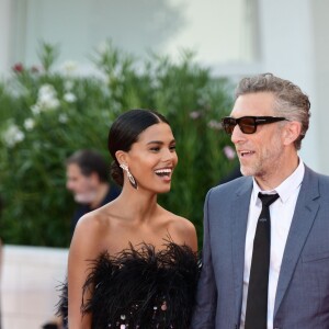 Vincent Cassel et sa femme Tina Kunakey sur le tapis rouge du Palais du cinéma de Venise pour le film "J'accuse!" lors de la 76ème Mostra de Venise. Le 30 Août 2019.