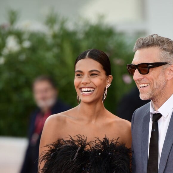 Vincent Cassel et sa femme Tina Kunakey sur le tapis rouge du Palais du cinéma de Venise pour le film "J'accuse!" lors de la 76ème Mostra de Venise. Le 30 Août 2019.
