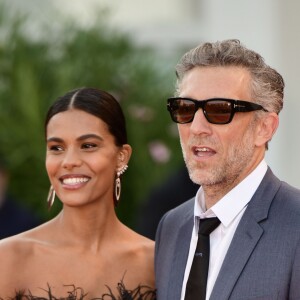 Vincent Cassel et sa femme Tina Kunakey sur le tapis rouge du Palais du cinéma de Venise pour le film "J'accuse!" lors de la 76ème Mostra de Venise. Le 30 Août 2019.