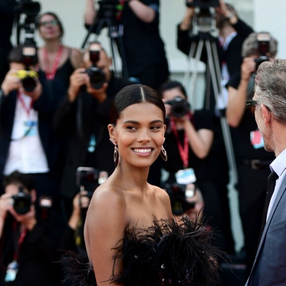 Vincent Cassel et sa femme Tina Kunakey sur le tapis rouge du Palais du cinéma de Venise pour le film "J'accuse!" lors de la 76ème Mostra de Venise. Le 30 Août 2019.