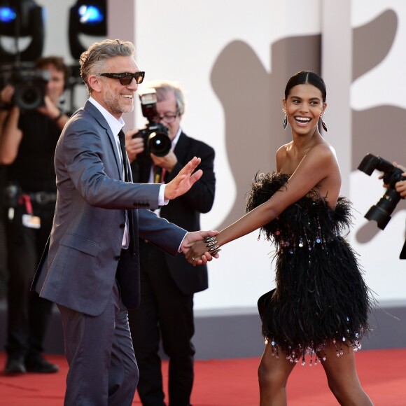 Vincent Cassel et sa femme Tina Kunakey sur le tapis rouge du Palais du cinéma de Venise pour le film "J'accuse!" lors de la 76ème Mostra de Venise. Le 30 Août 2019.