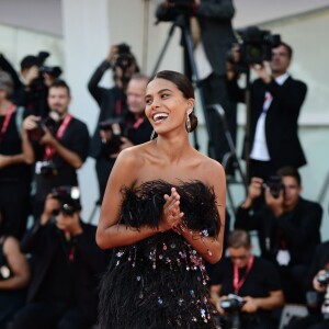 Vincent Cassel et sa femme Tina Kunakey sur le tapis rouge du Palais du cinéma de Venise pour le film "J'accuse!" lors de la 76ème Mostra de Venise. Le 30 Août 2019.