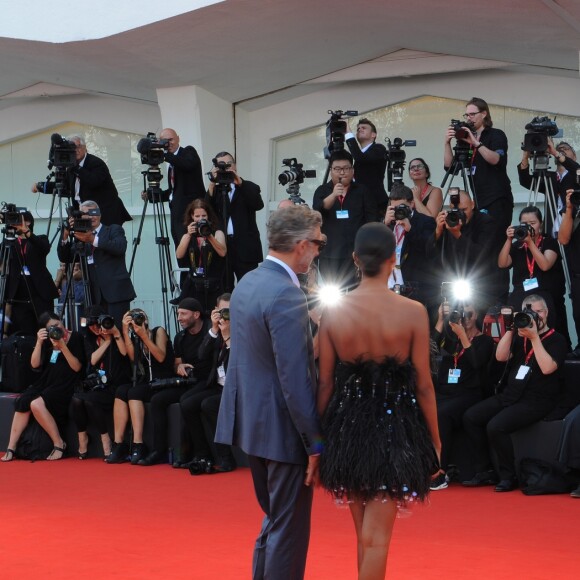 Vincent Cassel et sa femme Tina Kunakey sur le tapis rouge du Palais du cinéma de Venise pour le film "J'accuse!" lors de la 76ème Mostra de Venise. Le 30 Août 2019.