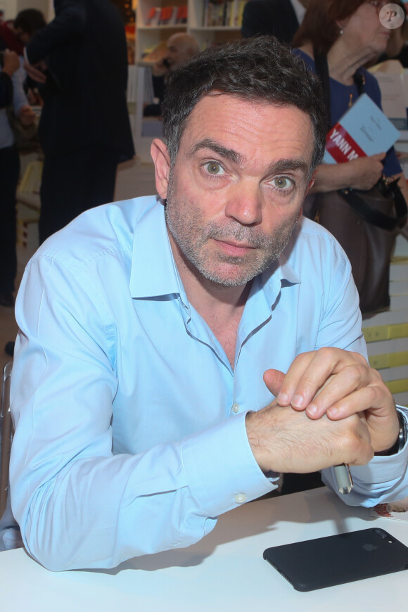 Yann Moix au 37ème Salon du Livre à la Porte de Versailles à Paris, le 25 mars 2017. © CVS/Bestimage25/03/2017 - Paris