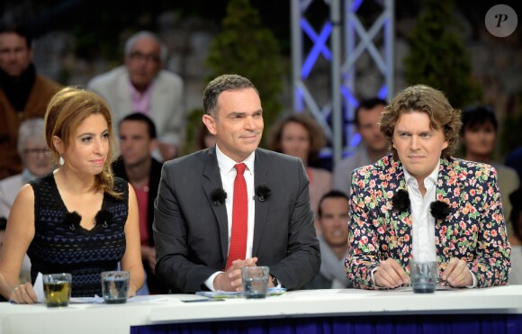 Léa Salamé, Yann Moix et Alex Vizorek à l'enregistrement de l'émission "On n'est pas couché" à la Villa Domergue lors du 69ème Festival International du Film de Cannes le 18 mai 2016. La bande a Laurent Ruquier a investi la superbe villa Domergue sur les hauteurs de Cannes, pour le tournage d'une émission spéciale sur le cinéma lors du 69ème Festival International du Film de Cannes. L'émission sera diffusée samedi soir 21 mai sur France 2. © Giancarlo Gorassini / Veeren / Bestimage 18/05/2016 - Cannes