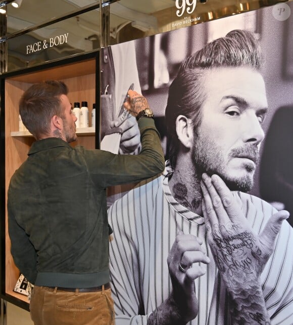 David Beckham fait la promotion de ses produits cosmétiques pour hommes House 99 (soins pour le visage, la barbe, le corps et les cheveux) dans la boutique éphémère le de House 99 aux Galeries Lafayette Champs-Élysées, à Paris, France, le 21 mai 2019.