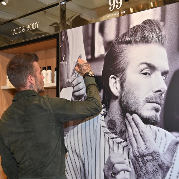 David Beckham fait la promotion de ses produits cosmétiques pour hommes House 99 (soins pour le visage, la barbe, le corps et les cheveux) dans la boutique éphémère le de House 99 aux Galeries Lafayette Champs-Élysées, à Paris, France, le 21 mai 2019.