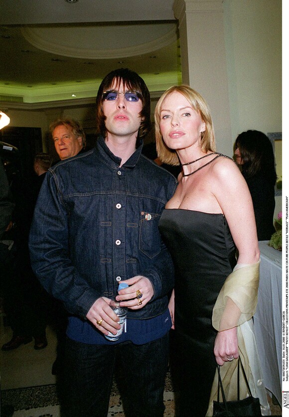 Liam Gallager et Patsy Kensit lors du défilé haute-couture Versace le 16 janvier 2000.