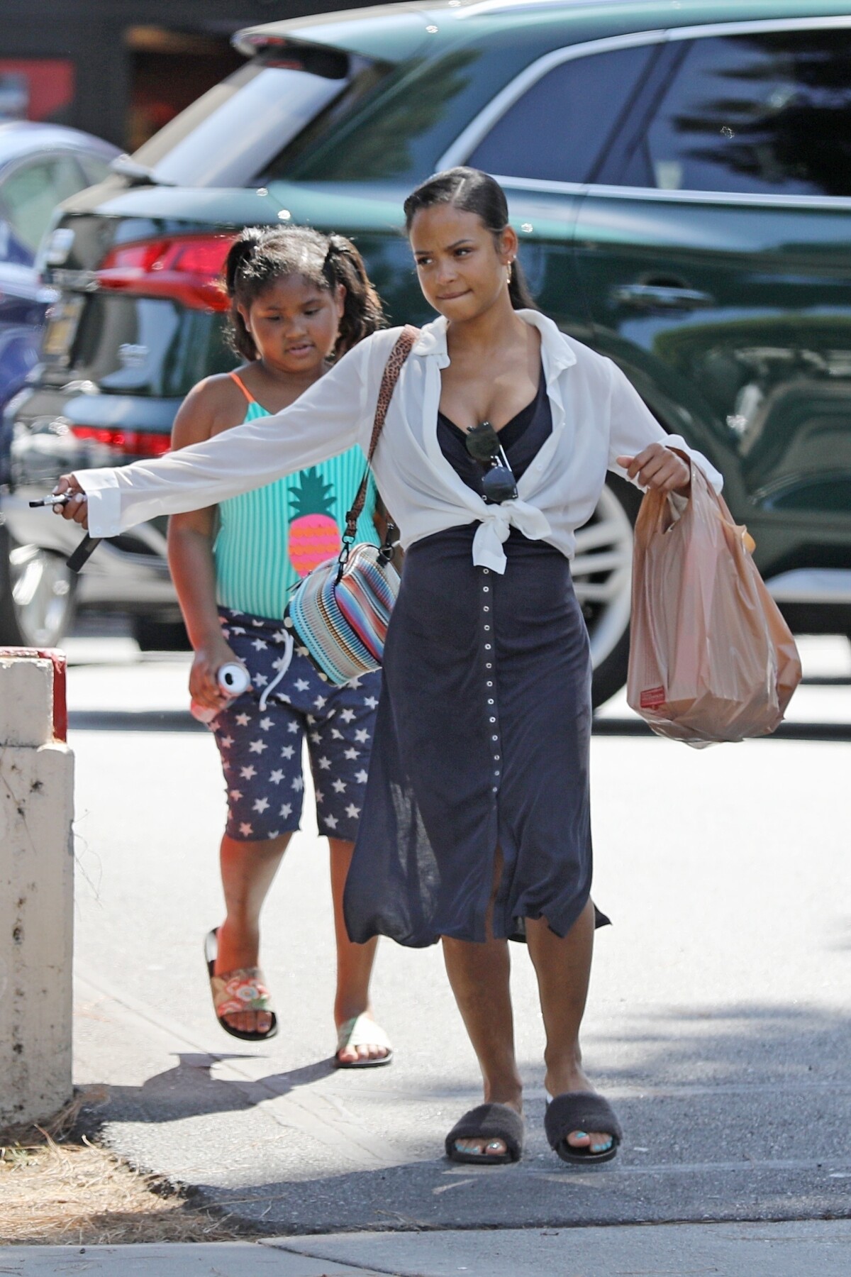 Photo Exclusif Christina Milian Enceinte Est All E Faire Des Courses Avec Sa Fille Violet