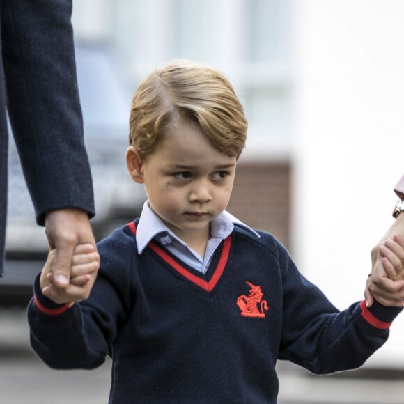 Le prince William, duc de Cambridge emmène son fils le prince George de Cambridge pour son premier jour à l'école à Londres le 7 septembre 2017. Prince George arrives with the Duke of Cambridge at Thomas's Battersea in London, as he starts his first day of school.07/09/2017 - Londres