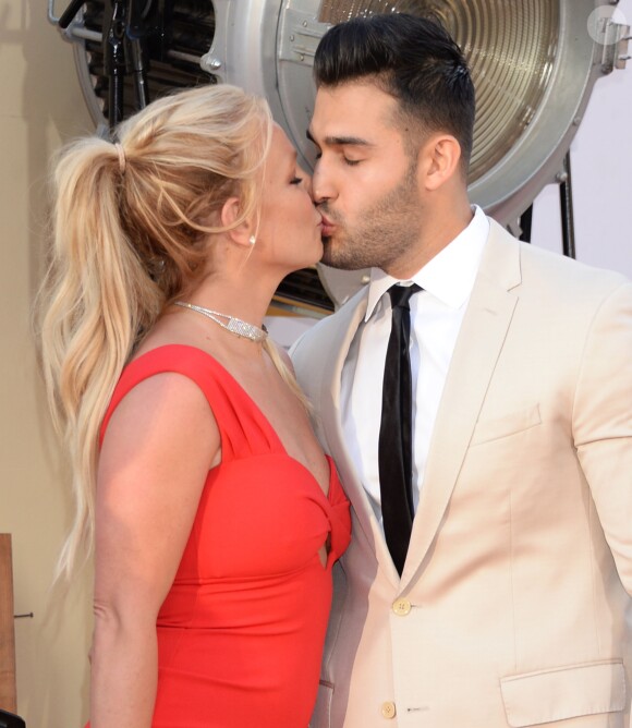 Britney Spears et son compagnon Sam Asghari à la première de Once Upon a Time in Hollywood à Los Angeles, le 22 juillet 2019.